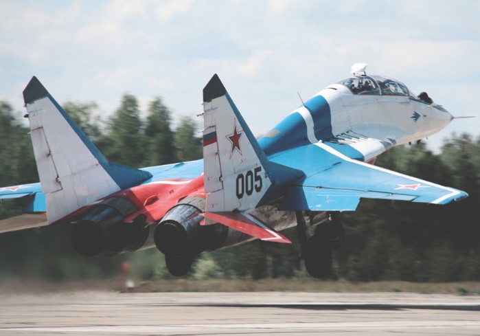 Бійці ГУР знищили російський Міг-29 на аеродромі "Бельбек" у Криму Бійці ГУР знищили російський Міг-29 на аеродромі "Бельбек" у Криму